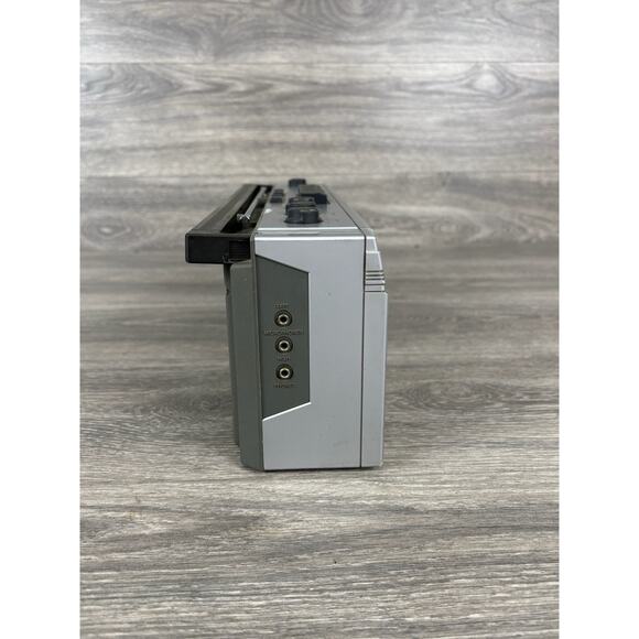 Vintage Radio Shack/Realistic SCR-28 Cassette/AM/FM Boom Box - Picture 9 of 9